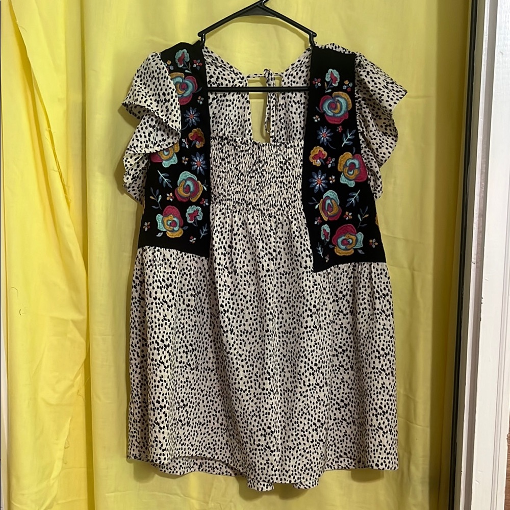 ODDY Black and White Cap Sleeve Blouse with Floral Embellishments